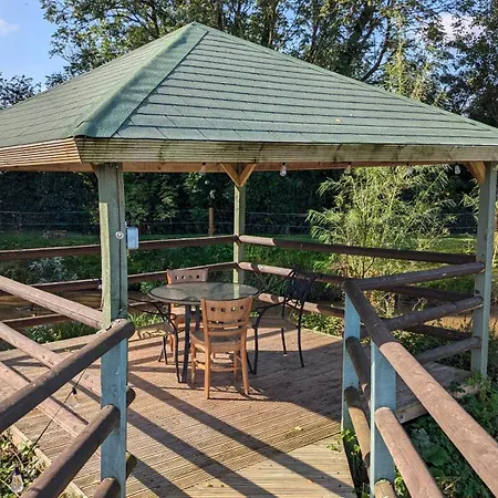 Sunset Retreats The Double Hobbit Villa Worcester Exterior photo