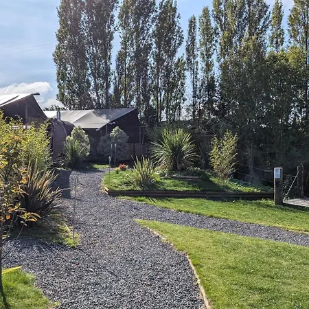 Sunset Retreats The Double Hobbit Villa Worcester Exterior photo