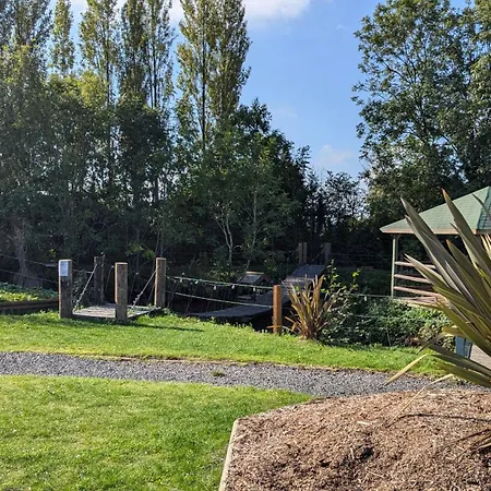 Sunset Retreats The Double Hobbit Villa Worcester Exterior photo